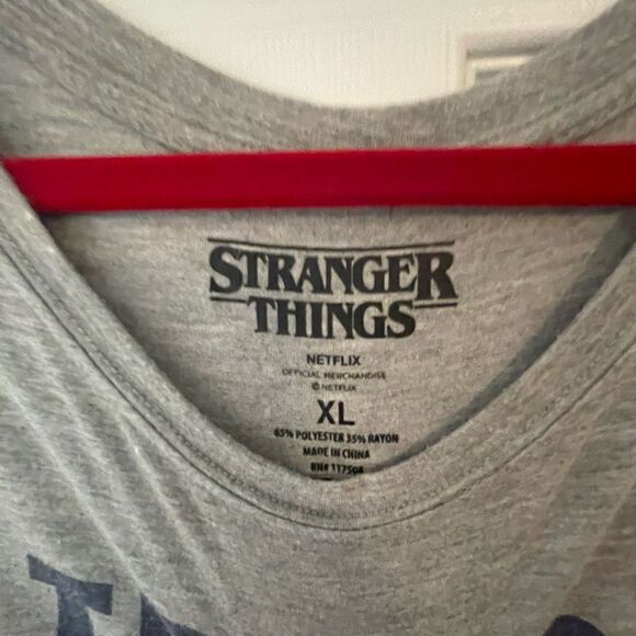 Stranger Things Netflix T-shirt XL - Picture 2 of 7